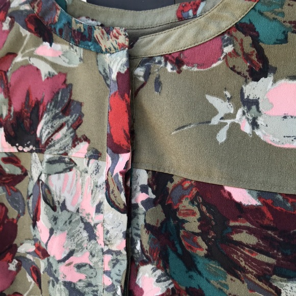 Van Heusen green blouse top. Cotton blend. Size S P. Great condition floral - Picture 3 of 3